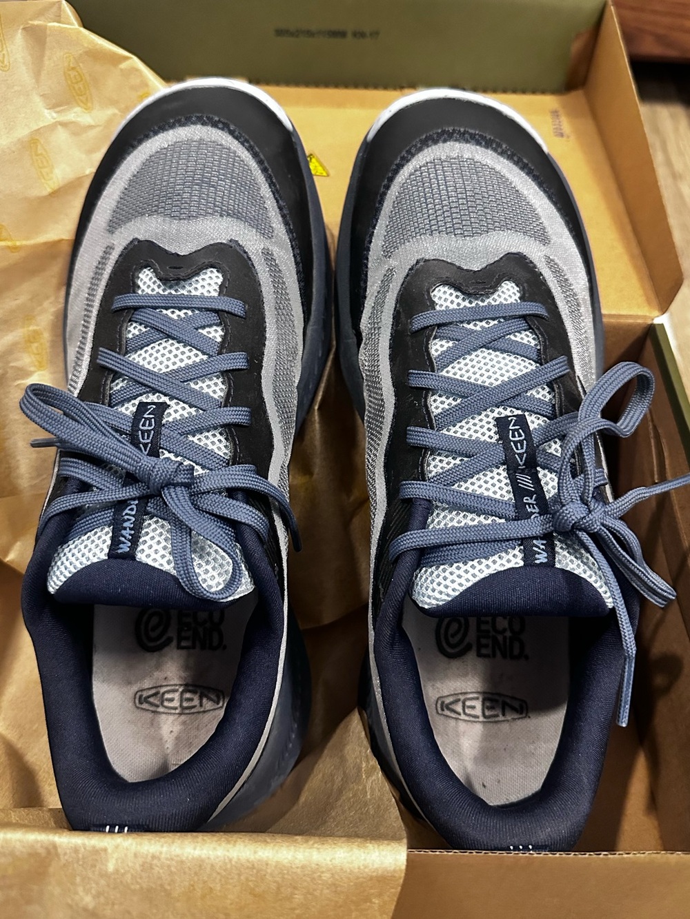 KEEN Women's Wander Trail Running Shoe size 10